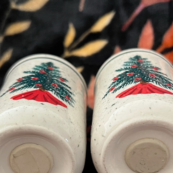Vintage Christmas Tree Stoneware Salt and Pepper Shakers Holiday Kitchen Decor - Picture 6 of 7